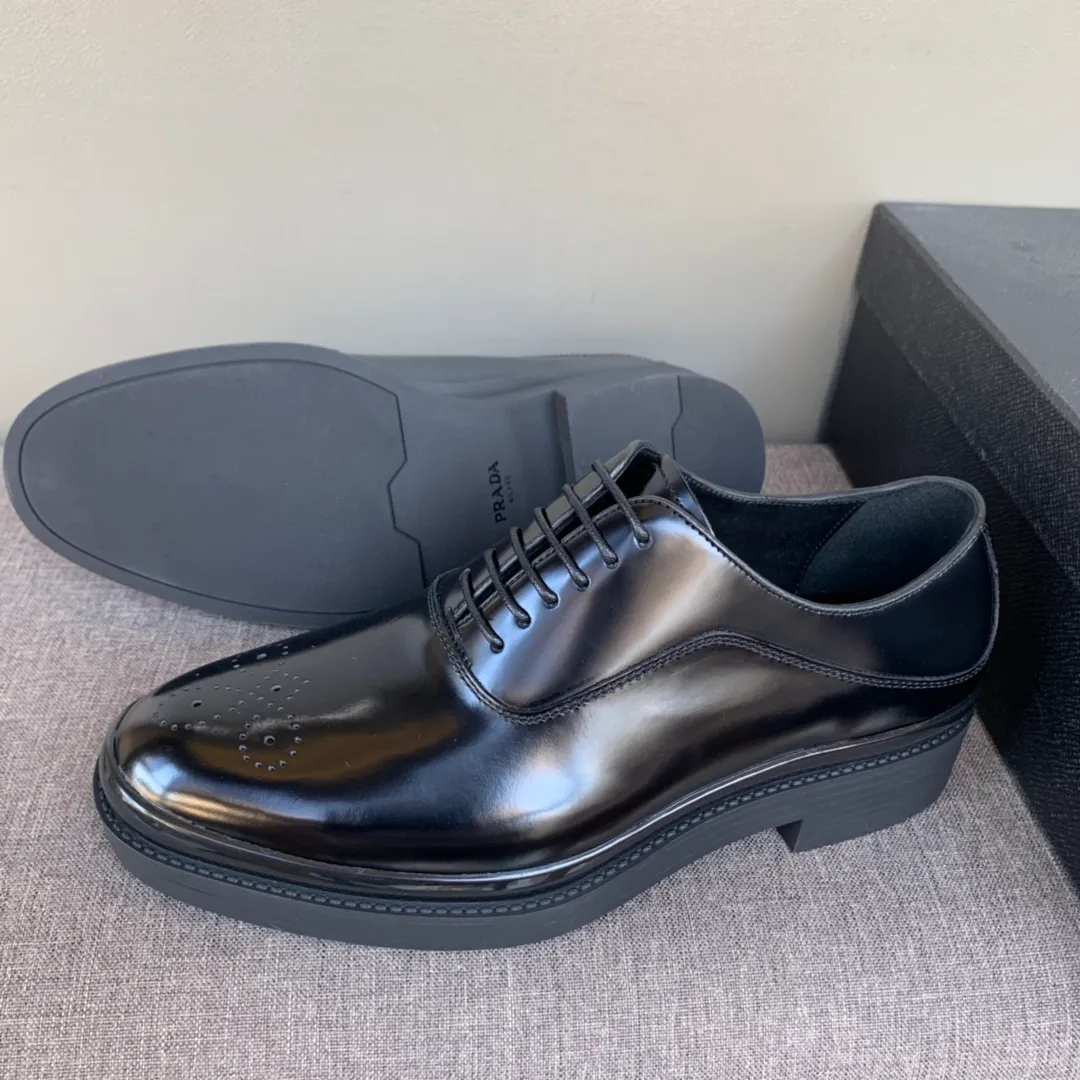 Men's shoes 💰860 💰Best recommendation✨PRADA Prada's top purchasing quality Imported color-brushed edge beads on the uppers Carved toe design Cowhide lining Private molded TPU outsole Non-slip, wear-resistant and elastic Fashionable and versatile Black 39-44 in stock (38, 45 custom-made, non-refundable)